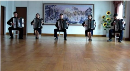 Cinq jeunes accordéonistes nord-coréens font un tabac sur You Tube