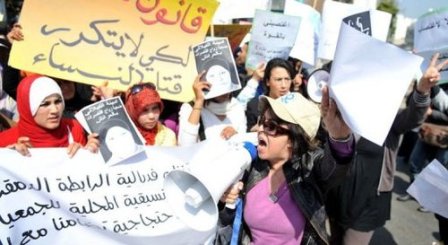 Le Maroc choqué après le suicide de l'adolescente forcée d'épouser son violeur