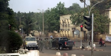 Coup d'Etat militaire au Mali: institutions dissoutes et couvre-feu