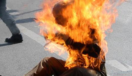 Un artisan et un Marocain s'immolent par le feu: émoi en Italie