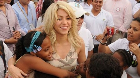 Shakira lance un projet en faveur de l'enfance lors du sommet des Amériques