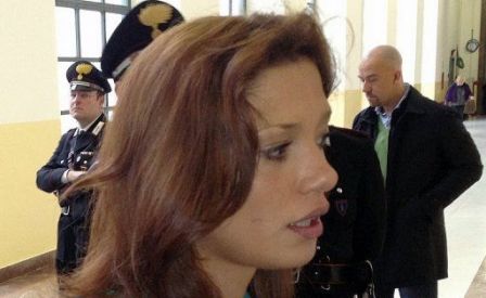 Une jeune mannequin raconte le bunga-bunga chez Berlusconi