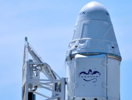 Amarrage historique de la capsule Dragon de SpaceX à la Station Spatiale