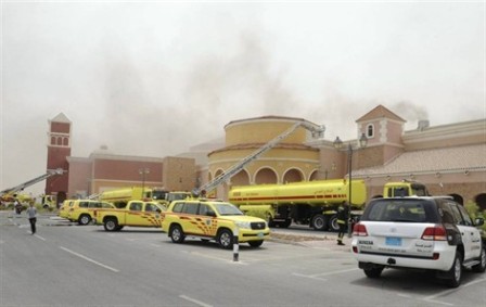 Un pompier marocain tué et 10 autres blessés dans l'incendie de Doha