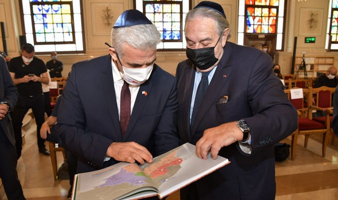 Le ministre israélien des Affaires étrangères visite la synagogue Beth-El à Casablanca