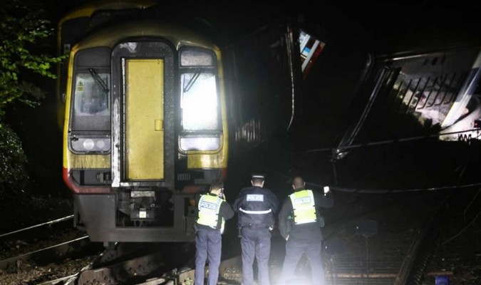 Une douzaine de blessés dans la collision de deux train dans le sud de l'Angleterre