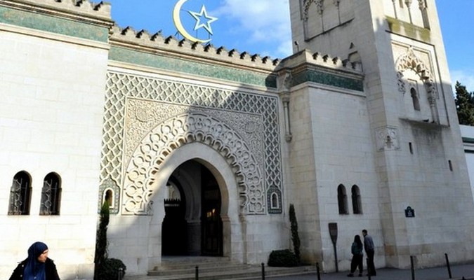 L'Algérie exporte en France sa crise ouverte avec le Maroc via ses imams