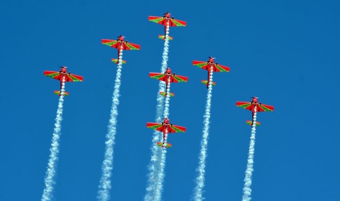Fête du Trône: un merveilleux show aérien des Forces Royales Air éblouit le public de M’diq-Fnideq