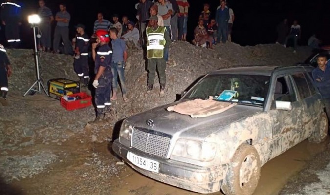 Al Haouz: Un véhicule de transport mixte enseveli sous les amas de rochers et de terre