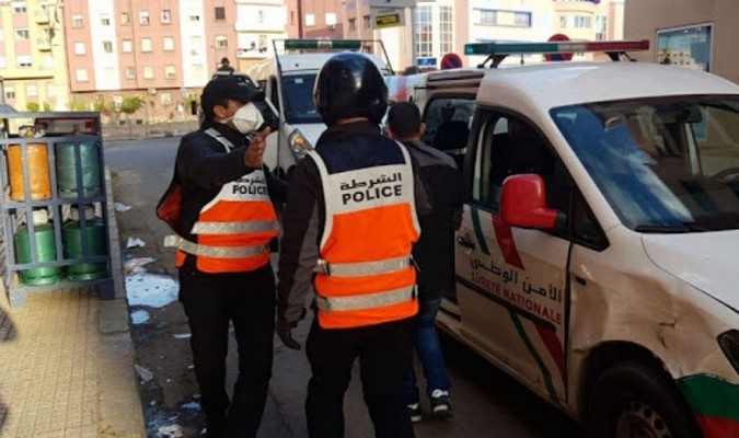 Boujdour : Un brigadier dégaine son arme pour interpeller un individu ayant menacé la vie de citoyens et de policiers
