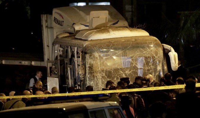 Egypte: un policier tué lors du démantèlement d'un engin explosif devant une église