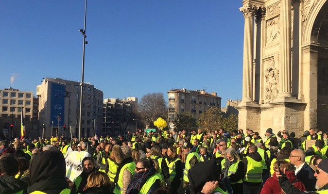 "Acte 14" : nouvelle mobilisation des "gilets jaunes" dans les rues de Paris