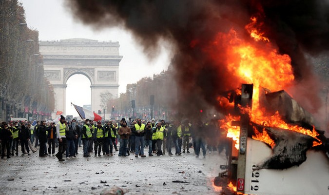 La France sous le choc au lendemain d'une manifestation des gilets jaunes(Photos +Vidéo)