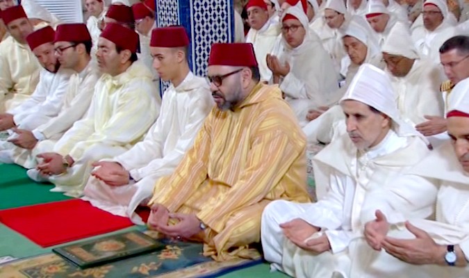 Amir Al-Mouminine préside une veillée religieuse en commémoration de Laylat Al-Qadr bénie(vidéo)