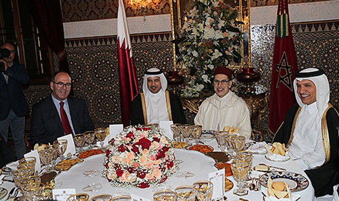SM le Roi offre un dîner en l’honneur du Premier ministre et ministre de l’Intérieur du Qatar