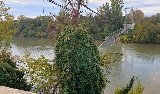 Un pont suspendu s'effondre au nord de Toulouse
