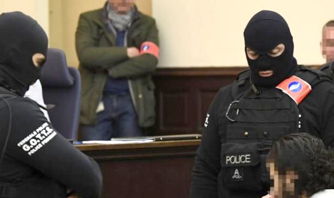 Attentats du 13 novembre à Paris: remise en liberté sous conditions d'un convoyeur de Salah Abdeslam