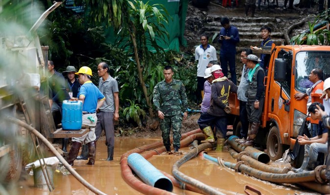 Grotte en Thaïlande: "bonnes nouvelles" promises sous peu par le chef des sauveteurs