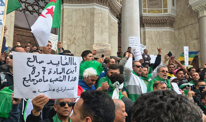 Les Algériens maintiennent leur mobilisation pour un dixième vendredi de la colère.