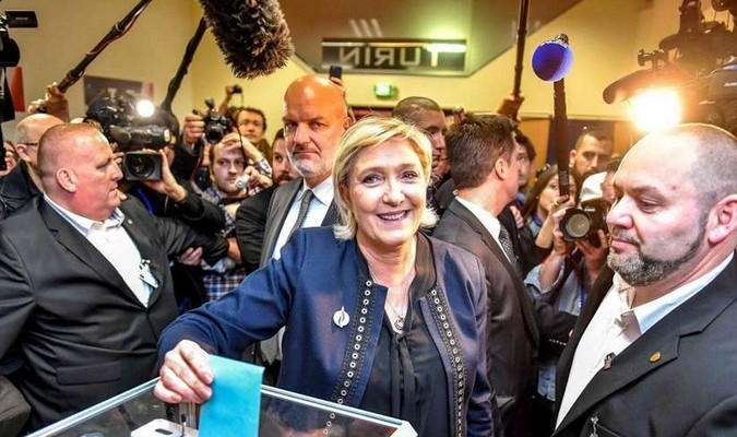 Marine Le Pen se succède à elle-même à la tête du Front National