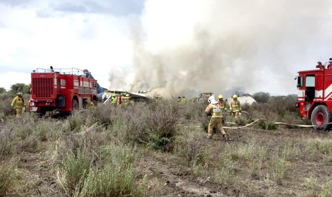 Un avion de ligne s'écrase au décollage dans le nord du Mexique