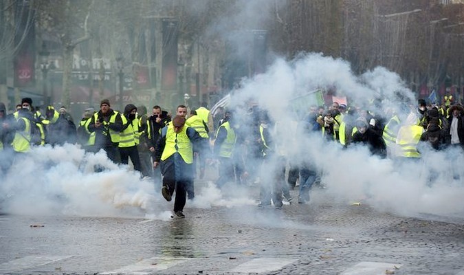 France: la manifestation des Gilets jaunes à Paris réprimée
