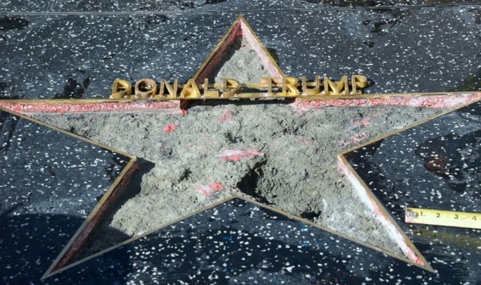 L'étoile de Donald Trump à Hollywood a été vandalisée(+Vidéo)