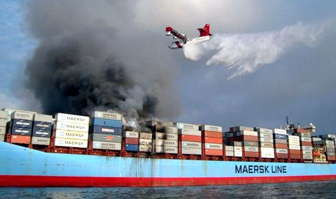 Un navire danois prend feu en mer d’Arabie