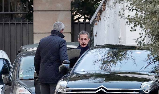 Sarkozy contre-attaque et promet de faire triompher son honneur