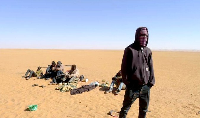 Le Monde: Alger continue de jeter les Subsahariens dans le désert