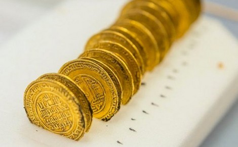 Découverte en France d’un trésor médiéval comprenant des pièces d’or frappées au Maroc