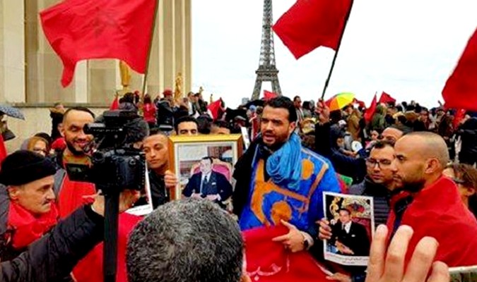 Outrage au drapeau national à Paris: les Marocains en force place Trocadéro