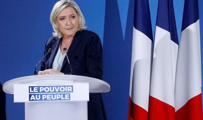 Le Pen demande la suspension des visas pour les Algériens