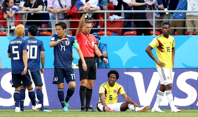 Le Colombien Carlos Sanchez reçoit le premier carton rouge du Mondial-2018