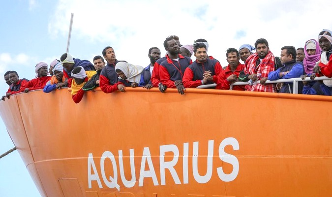 Migrants: Le navire Aquarius interdit d'accoster dans les ports italiens