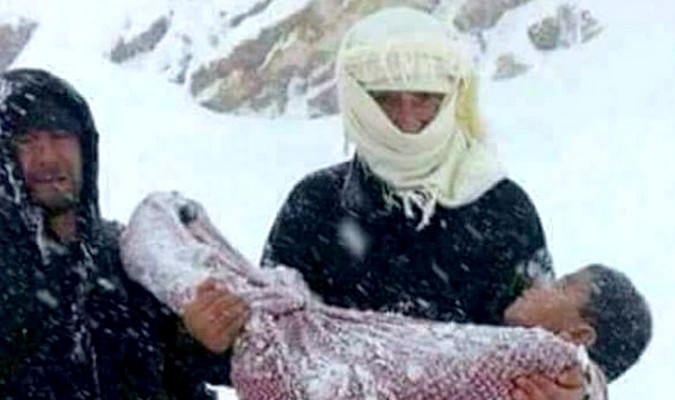 Desintox: la photo d’un enfant mort de froid dans la montagne “n’a rien à voir avec le Maroc”