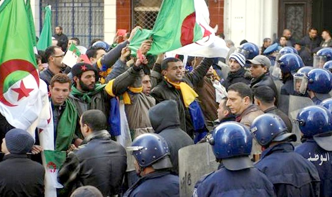 L’Algérie paralysée par les grèves des médecins et des enseignants