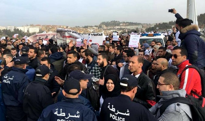 Algérie : Les médecins résidents marchent à Constantine(+photos)