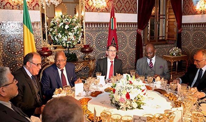 SM le roi offre un dîner en l'honneur du Premier ministre malien