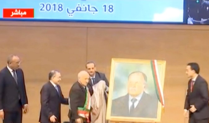 Algérie: Hommage à la photo du président Abdelaziz Bouteflika! (Vidéo)
