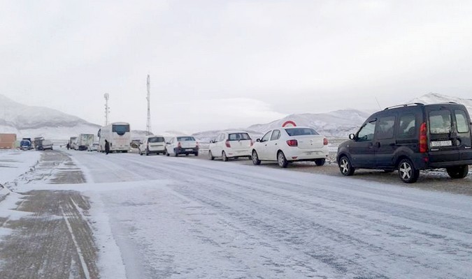 Maroc: la neige perturbe fortement le trafic routier