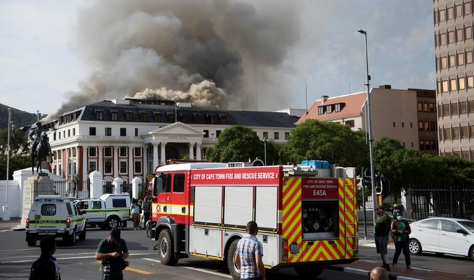 Afrique du Sud : Le bâtiment du ministère de la Justice prend feu