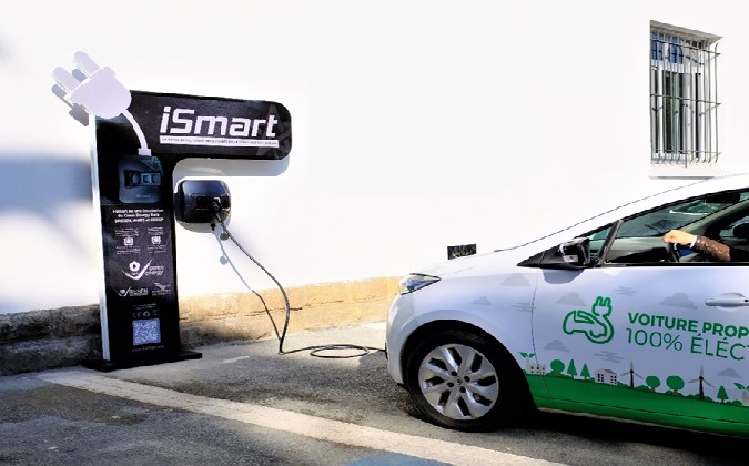 Vers une mobilité plus verte : 2.500 bornes de recharge pour voitures  électriques prévues au Maroc d'ici 2026 - InfoMagazine Maroc