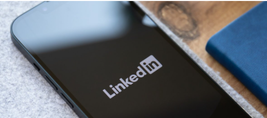 Cover letter, CV… LinkedIn offers AI tools for applying for jobs
